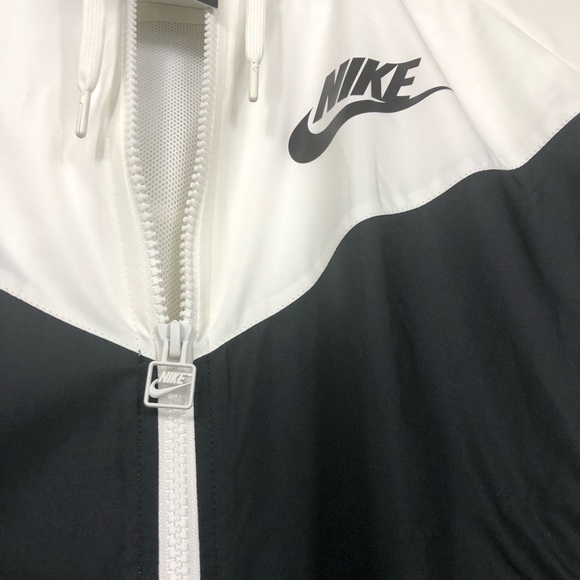 • NIKE Women’s Windrunner Windbreaker Jacket NWT - Picture 6 of 6
